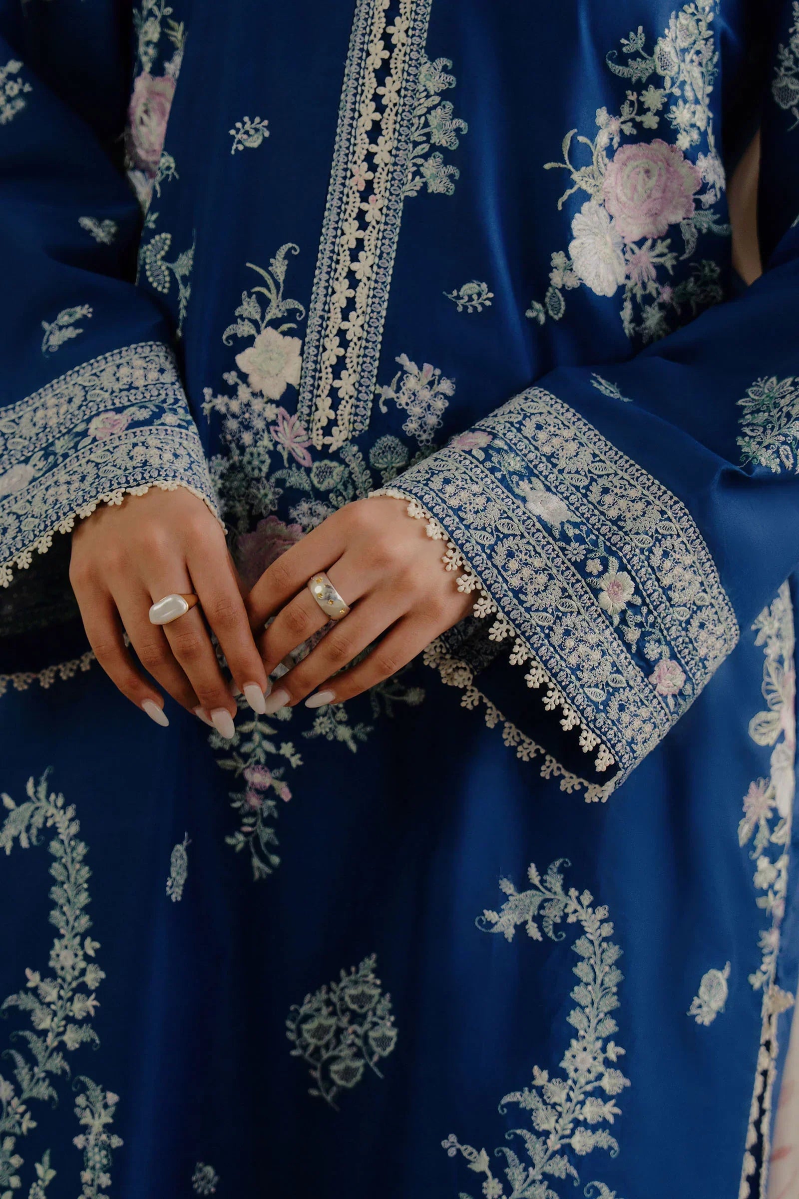 ZARA SHAH JAHAN - 3PC DHANAK EMBROIDERED SHIRT WITH TWILL PRINTED SHAWL AND TROUSER - ZN-1162